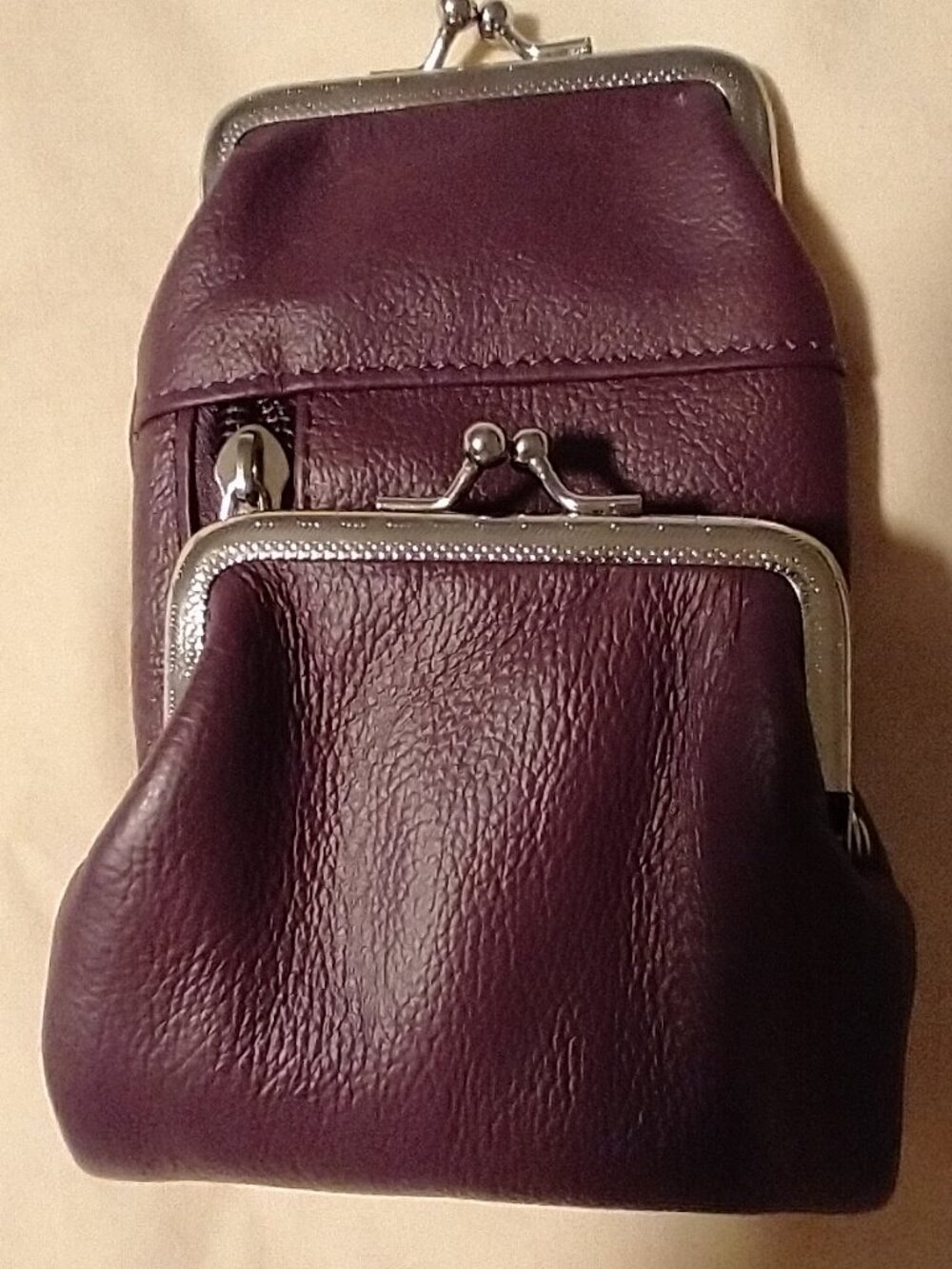 NWOT Retro kisslock cigarette / coin case Plum / eggplant colored faux leather